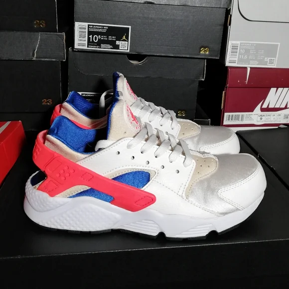 LIKE NEW BARELY WORE NIKE AIR HUARACHE ULTRAMARINE WOMEN US SIZE 9.5 - Picture 6 of 11